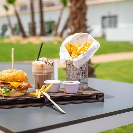 Regency Salgados & 호텔 4*